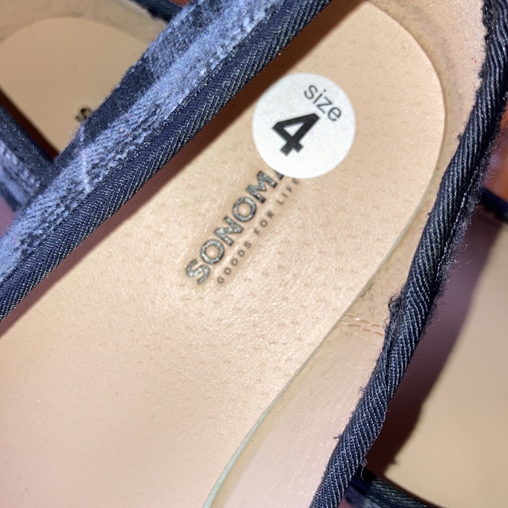 Pumps - Picture 3 of 4